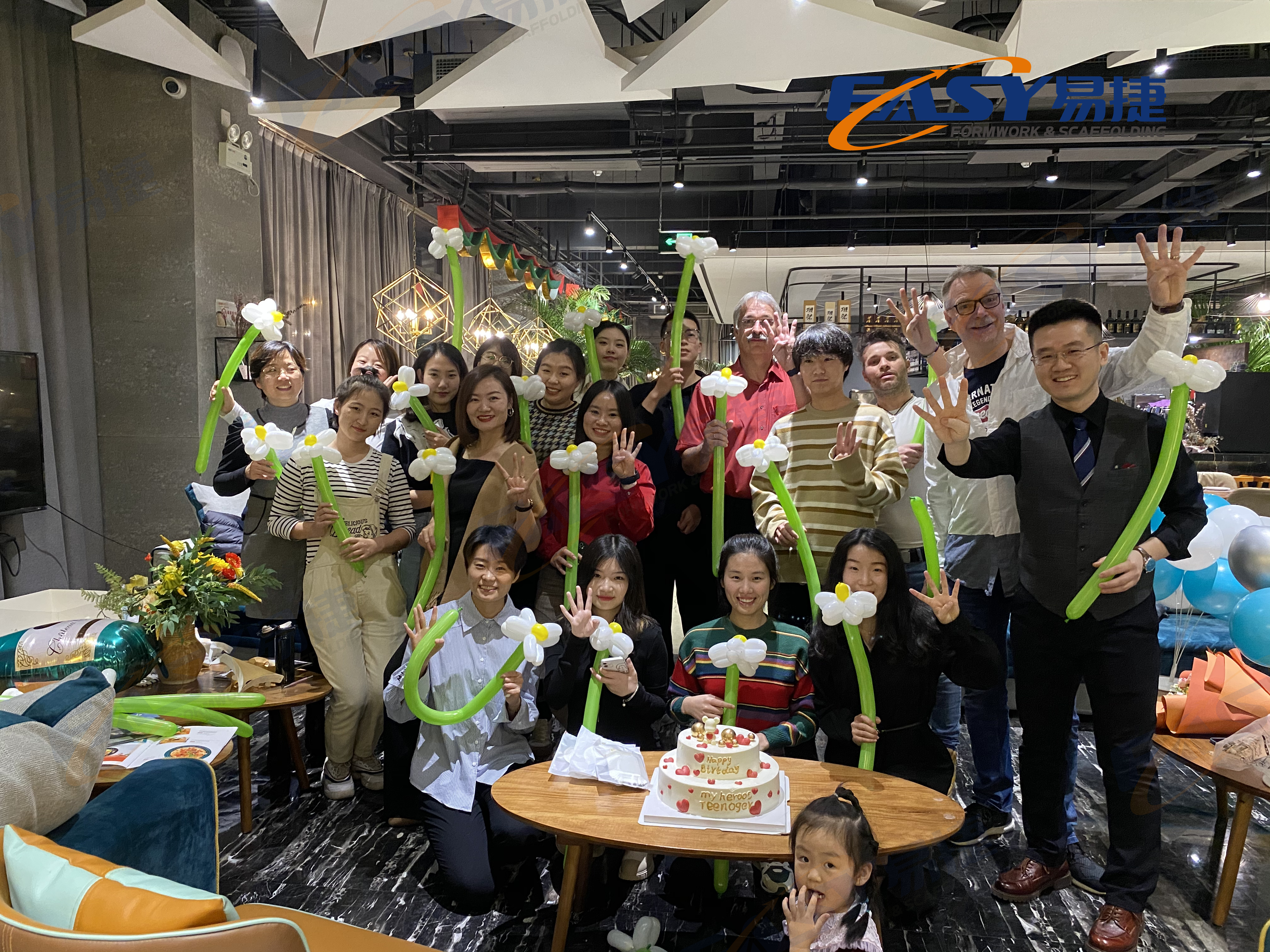 3. Lễ kỷ niệm gi&agrave;n gi&aacute;o dễ d&agrave;ng Thi&ecirc;n T&acirc;n (1)