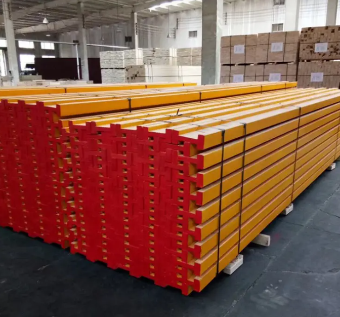 Thi c&ocirc;ng v&aacute;n khu&ocirc;n dầm H20 sơn chống thấm m&agrave;u v&agrave;ng